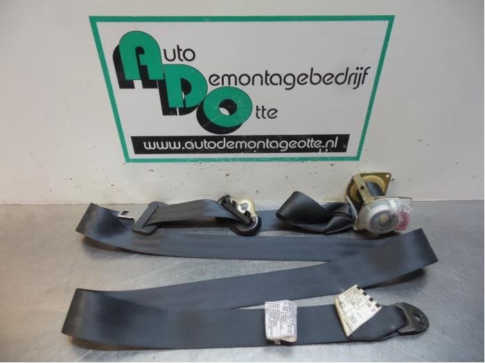 Veiligheidsgordel rechts-achter van een Toyota Yaris (Yaris, Auto-onderdelen, Interieur en Bekleding, Gebruikt, -, -, Ophalen of Verzenden