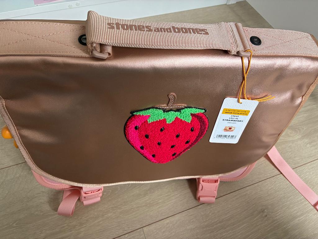 Lily Boekentas - strawberry blossom Stones and Bones (nieuw), Handtassen en Accessoires, Tassen | Schooltassen, Ophalen of Verzenden