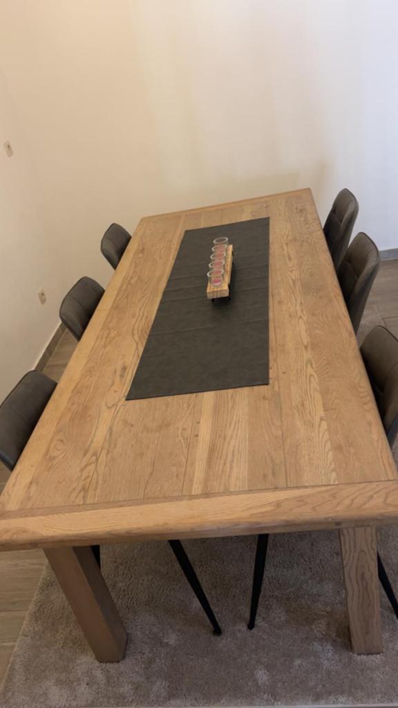 Eiken tafel, Ophalen