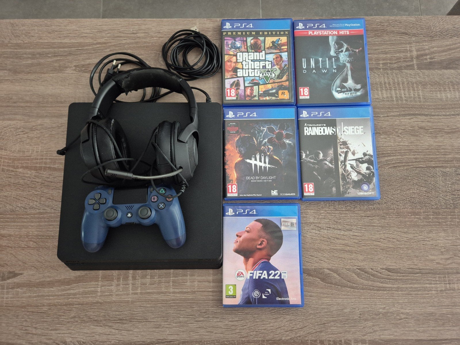 Playstation 4 met controller, oplader en 5 games, 500 GB, Avec 1 manette, Enlèvement, Utilisé
