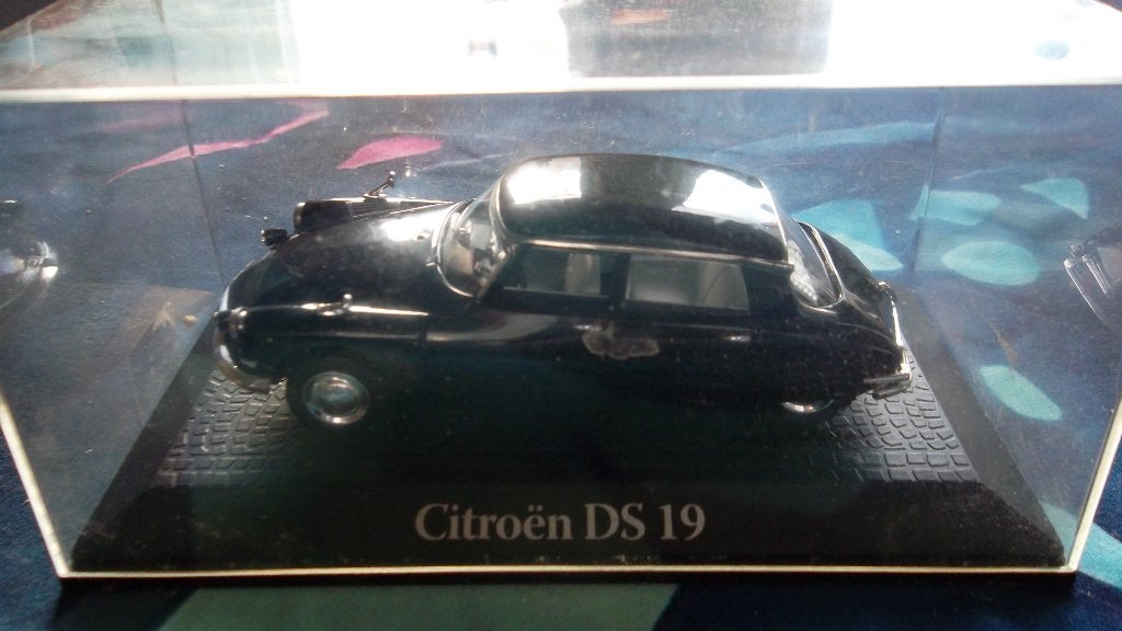 auto op schaal 1/43 in doosje 1, Ophalen, Zo goed als nieuw, Auto
