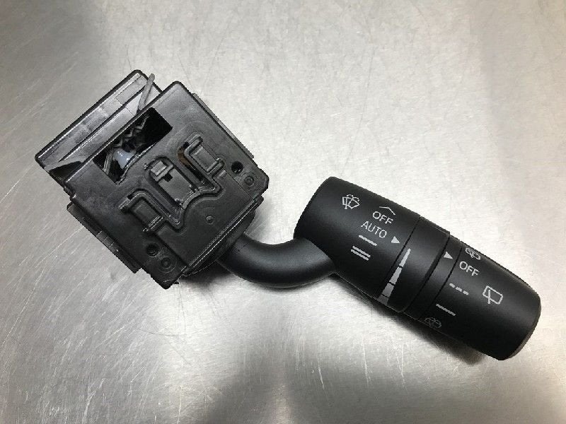 COMMODO ESSUIE-GLACE Mazda 2 (DJ / DL) (|DA6BM656J|), Utilisé, Mazda