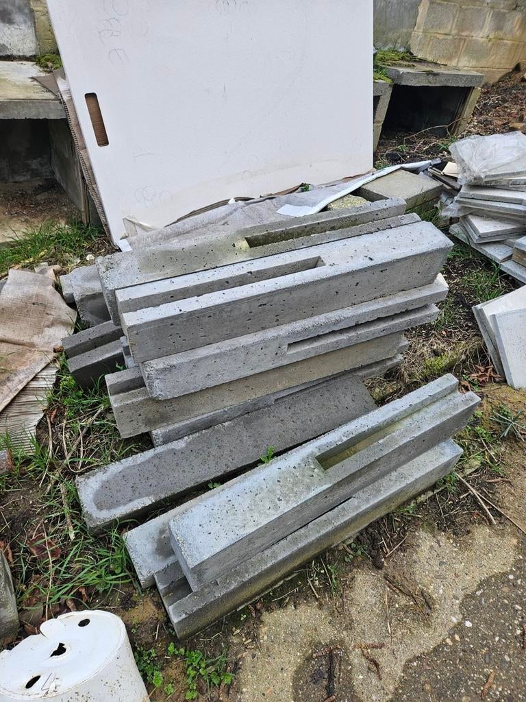 Borne de beton pour délimitation cloture, Enlèvement, Comme neuf