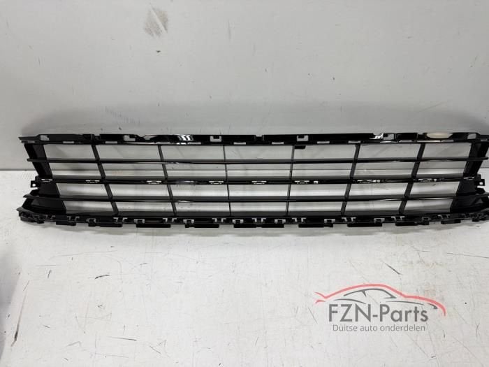 VW Passat B8 R-Line voorbumper Inleg Hoogglanszwart, Ophalen of Verzenden, Gebruikt, Voor, Bumper