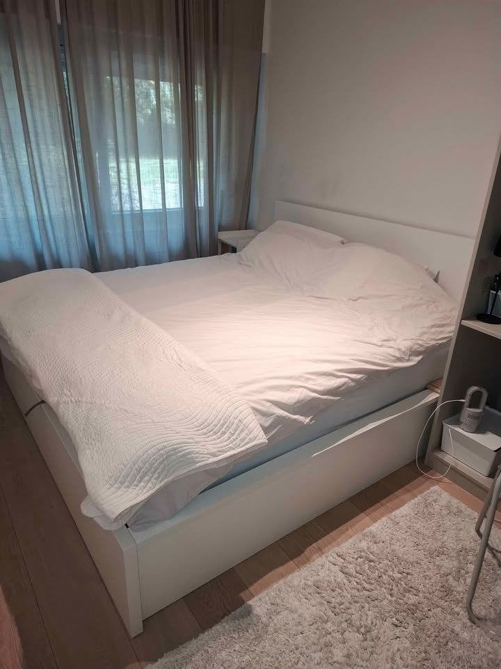 IKEA bed met opbergruimte onderaan 180 breedte, Huis en Inrichting, Ophalen, Tweepersoons, Zo goed als nieuw, 180 cm
