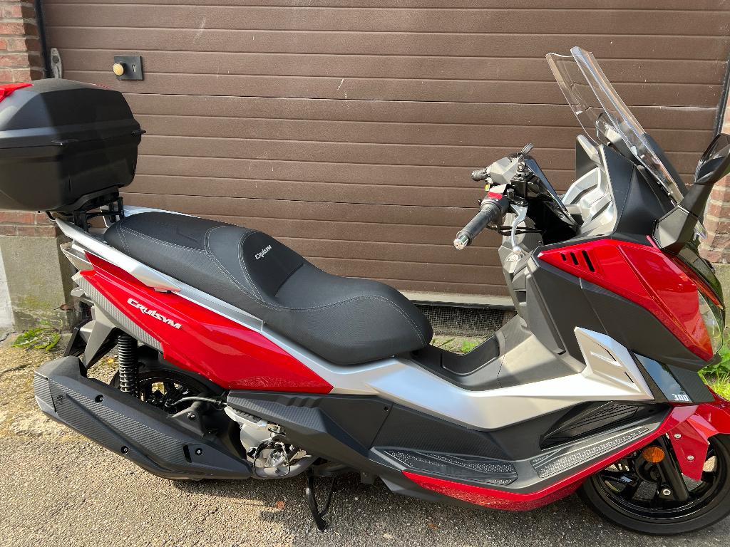 sym 300 cc, Fietsen en Brommers, Ophalen