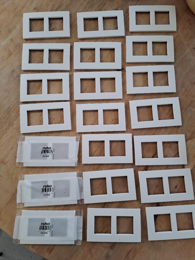 Niko, 21 stuks, tweevoudige afdekplaat, Intense White, Ophalen of Verzenden, Nieuw, Stopcontact