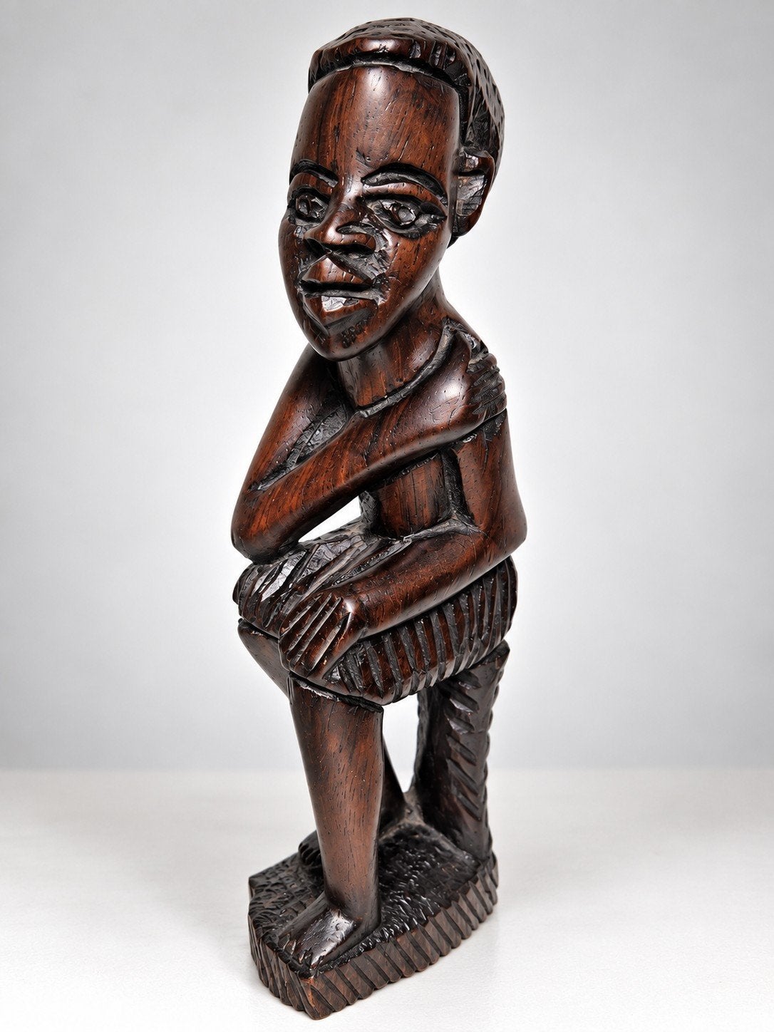 Vintage houten sculptuur – handgesneden figuur – ca. 22 cm, Antiek en Kunst, Ophalen of Verzenden, Handgemaakt, 20 - 50 cm, Beeld