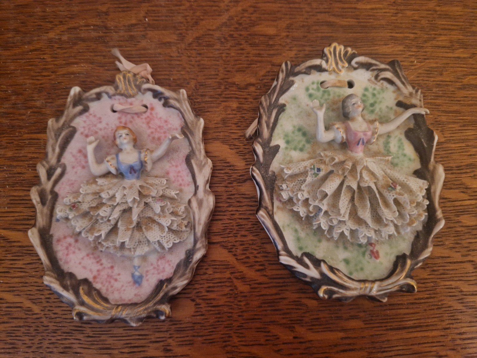 Paar vintage wandborden - Ballerina's van kant, Huis en Inrichting, Ophalen, Gebruikt