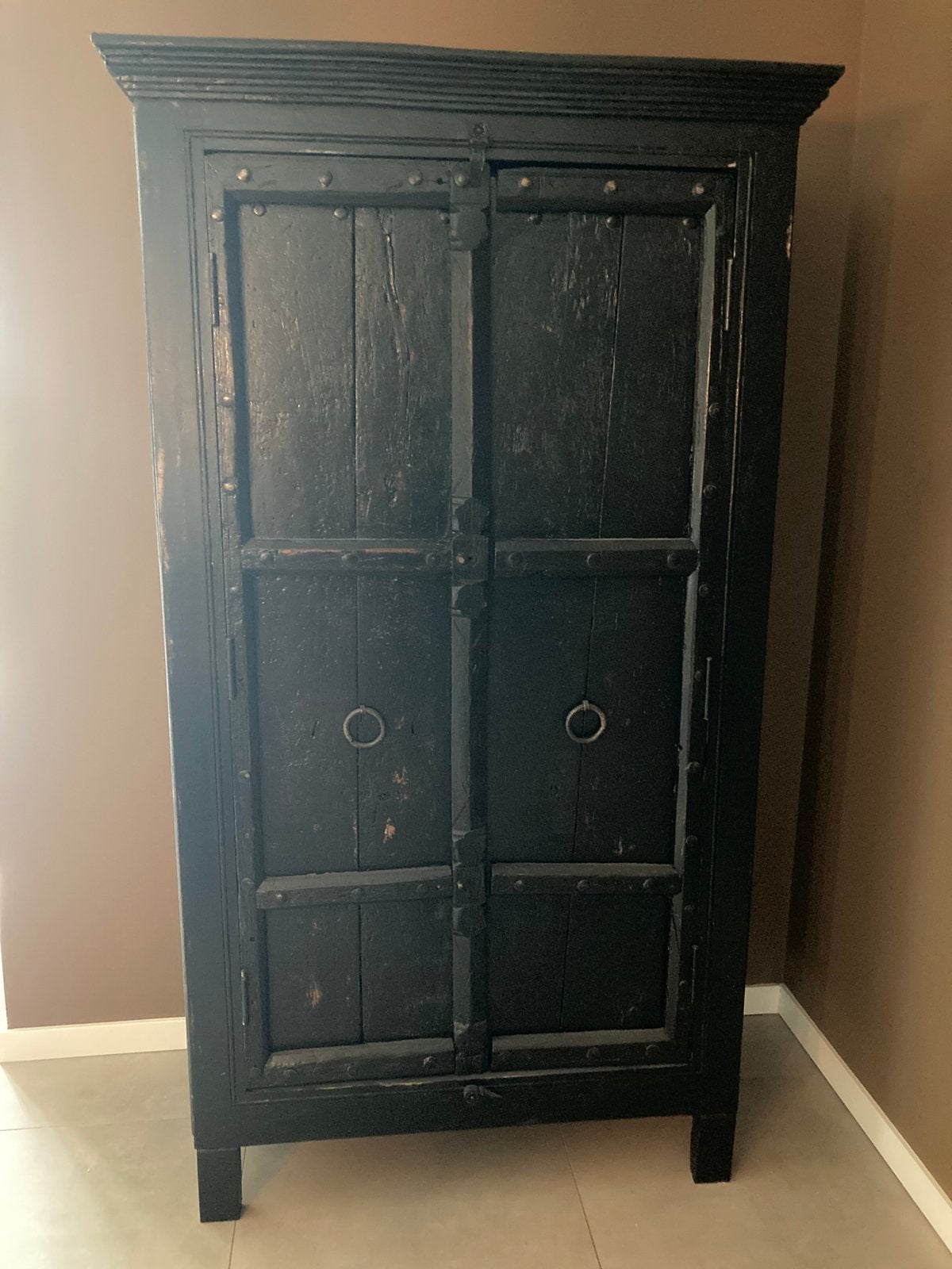 Kast zwart hout, Huis en Inrichting, Ophalen, Overige materialen, Gebruikt, Met deur(en)