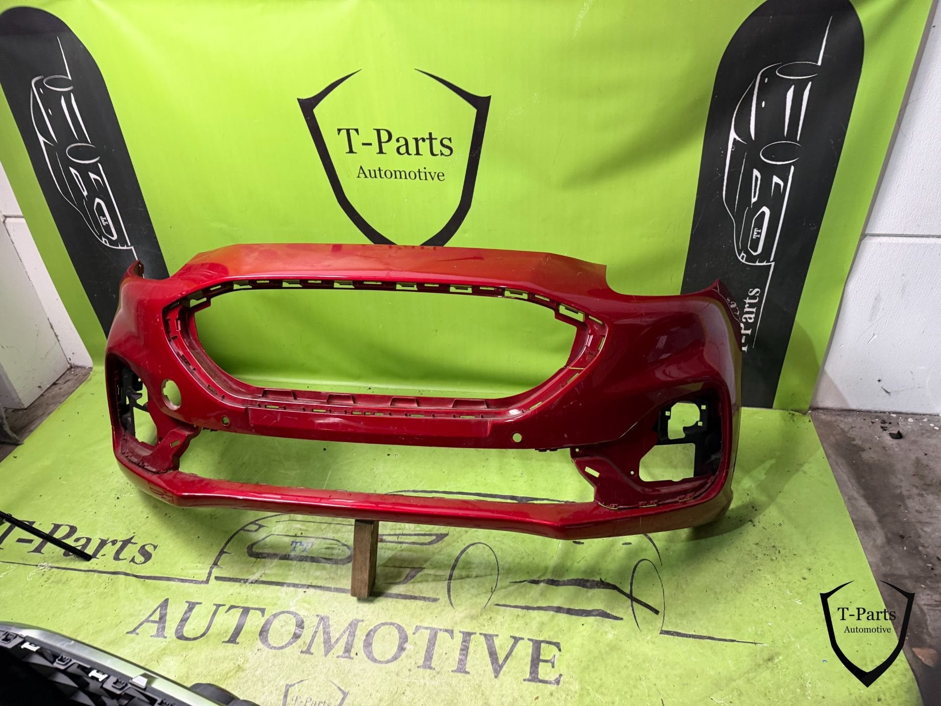 Pare-chocs avant Ford Puma ST 4x PDC 2520501, Pare-chocs, Info@ford.com, Ford Motor Company, American Road 1
48126  Dearborn