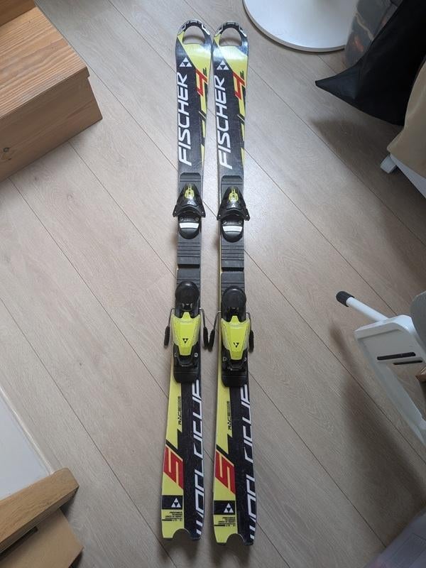 ski enfant - ski Fischer RC4 - longeur 140cm, Sport en Fitness, Skiën en Langlaufen, Ophalen, Gebruikt, Ski, Fischer