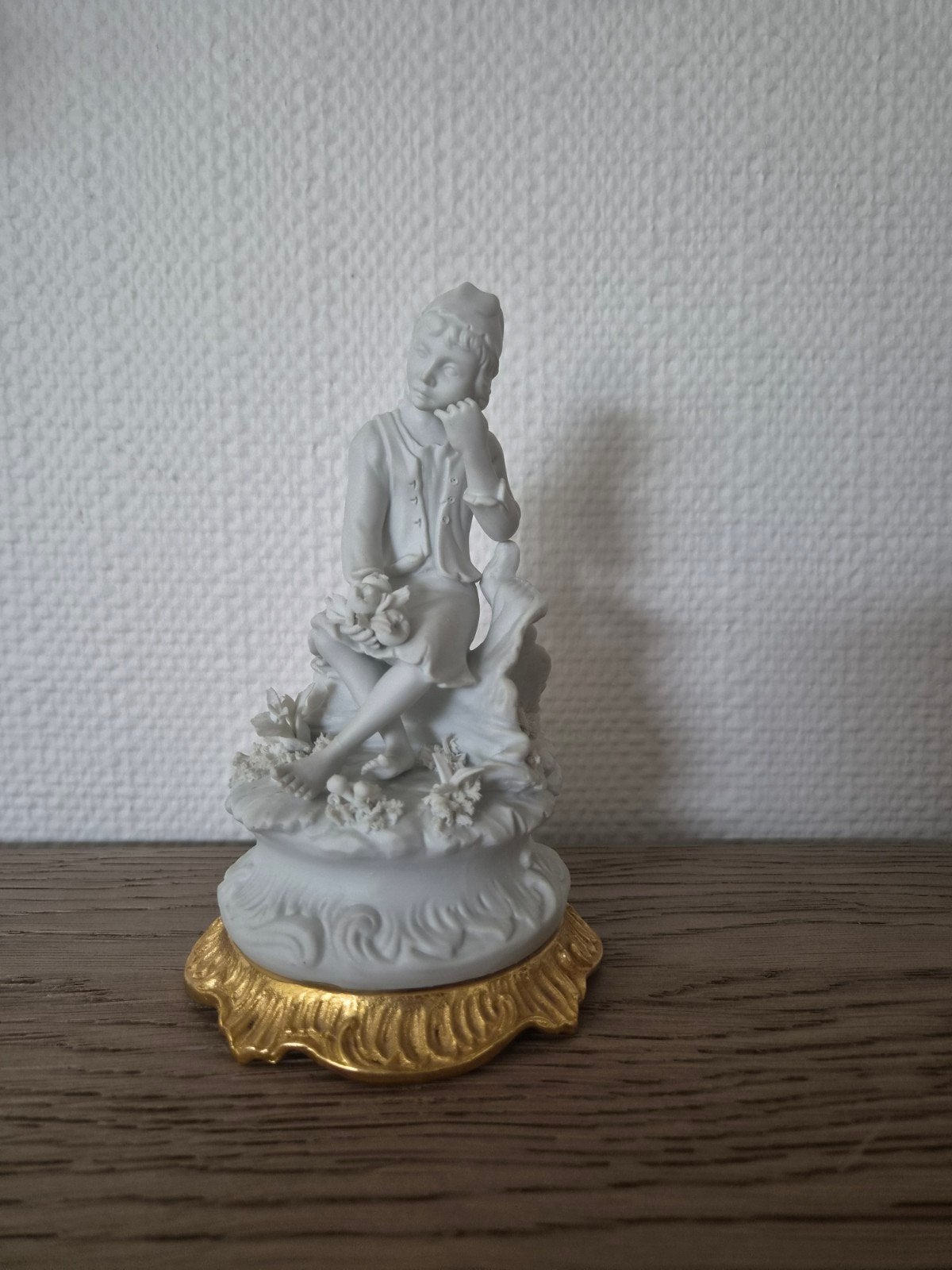 Statue en biscuit blanc avec cadre doré, Enlèvement ou Envoi