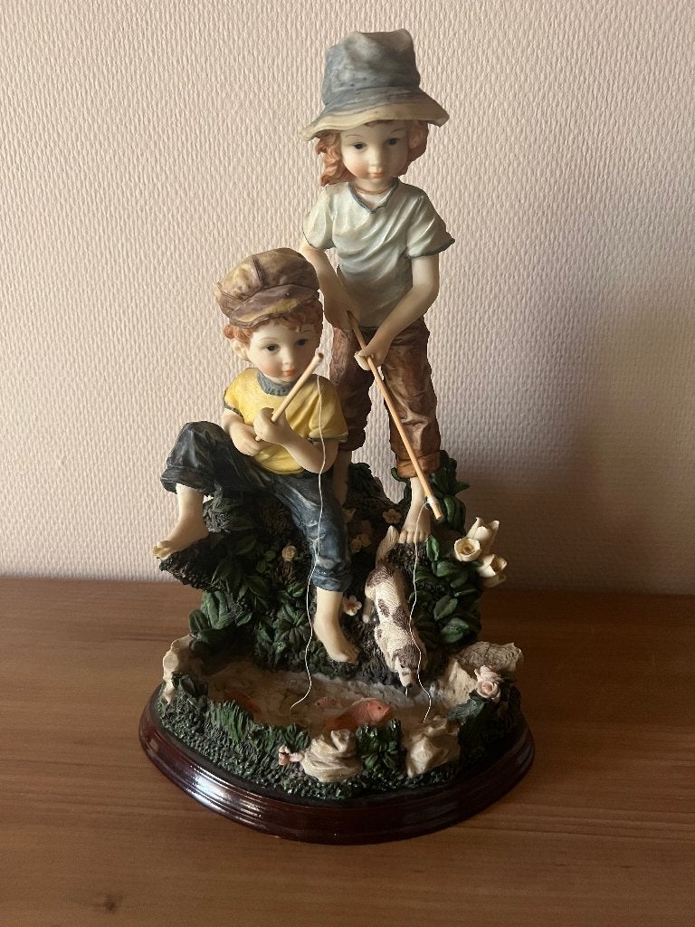 Beeld 2 vissende kinderen, Enlèvement