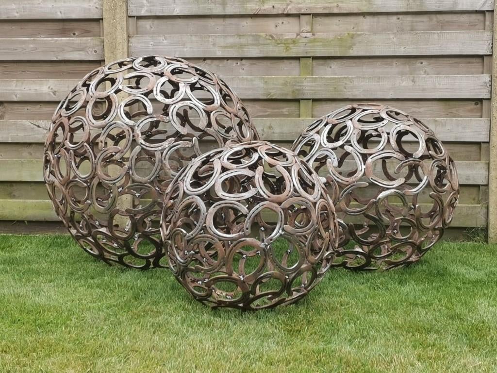 Hoefijzer bollen, Paardenhoofd uit hoefijzers, tuindecoratie, Tuin en Terras, Tuinbeelden, Nieuw, Abstract beeld, Metaal, Ophalen