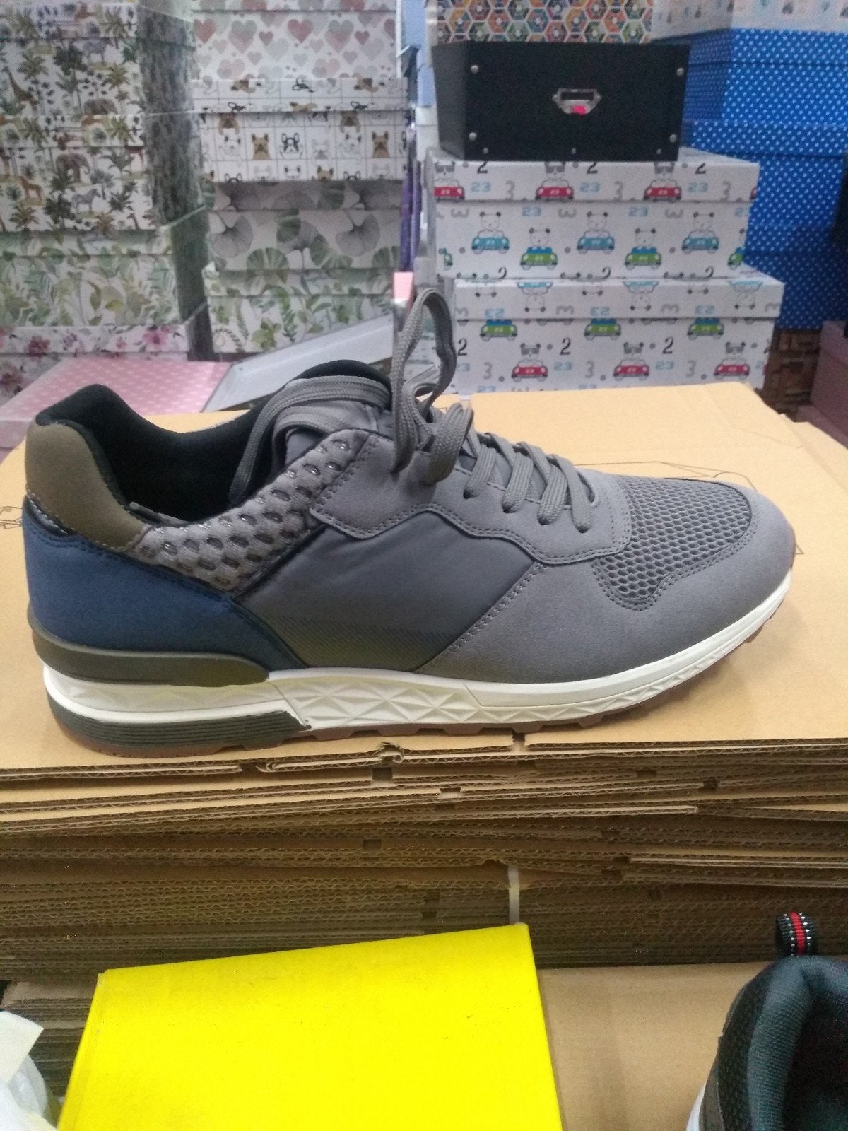 Chaussure de marche neuf, Enlèvement
