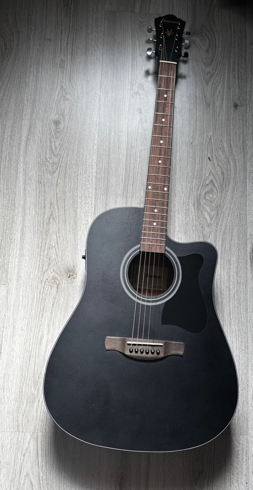 Ibanez V44CE-WK gitaar - Zo goed als nieuw, Muziek en Instrumenten, Snaarinstrumenten | Gitaren | Akoestisch, Ophalen, Zo goed als nieuw