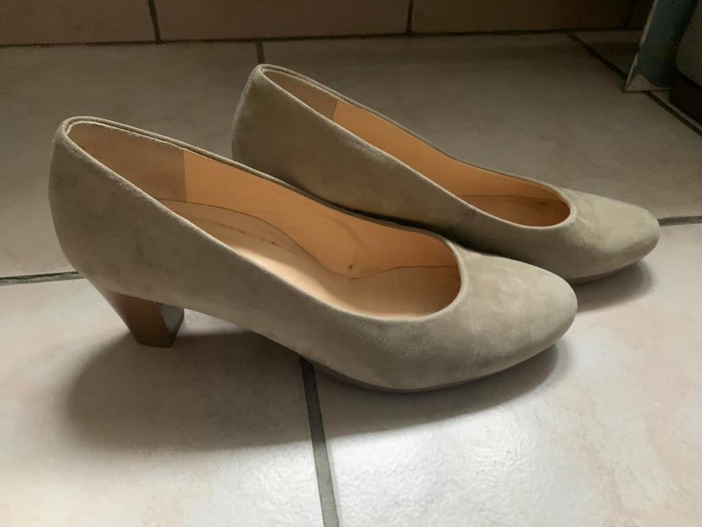 Pumps Paul Green 41 beige suede als nieuw, Kleding | Dames, Schoenen, Ophalen of Verzenden, Zo goed als nieuw, Beige, Pumps