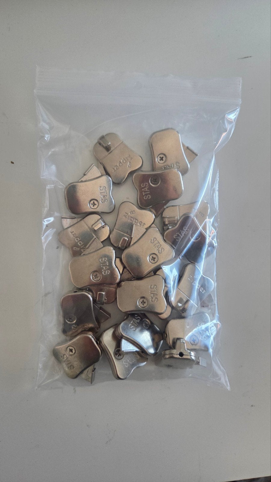 Stas zippers (20 stuks) - voor ophanging wanddecoratie, Enlèvement ou Envoi, Comme neuf, Métal