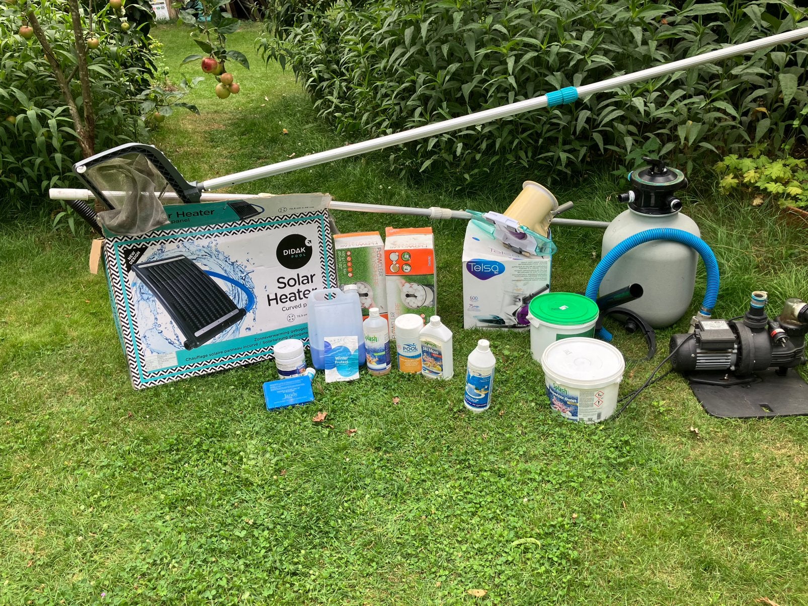 Lot zwembadstofzuiger, zonnepaneel, zandfilter, ladders …, Ophalen, Gebruikt, Reinigingsmiddel