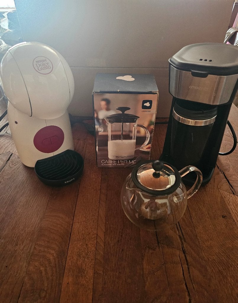 Koffieapparaten + Theepot, Ophalen, Afneembaar waterreservoir, Gebruikt, Koffiemachine