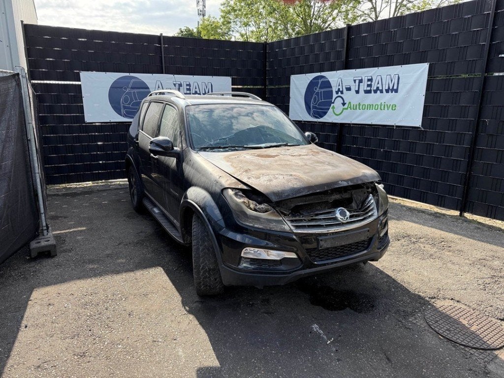 TUSSENSCHOT CABINE SsangYong Rexton W (01-2012/12-2017), Gebruikt, Info@kgm.be, Pierstraat 229
2550  Kontich, Antwerpen, BE, Ssangyong Motors Middle Europe