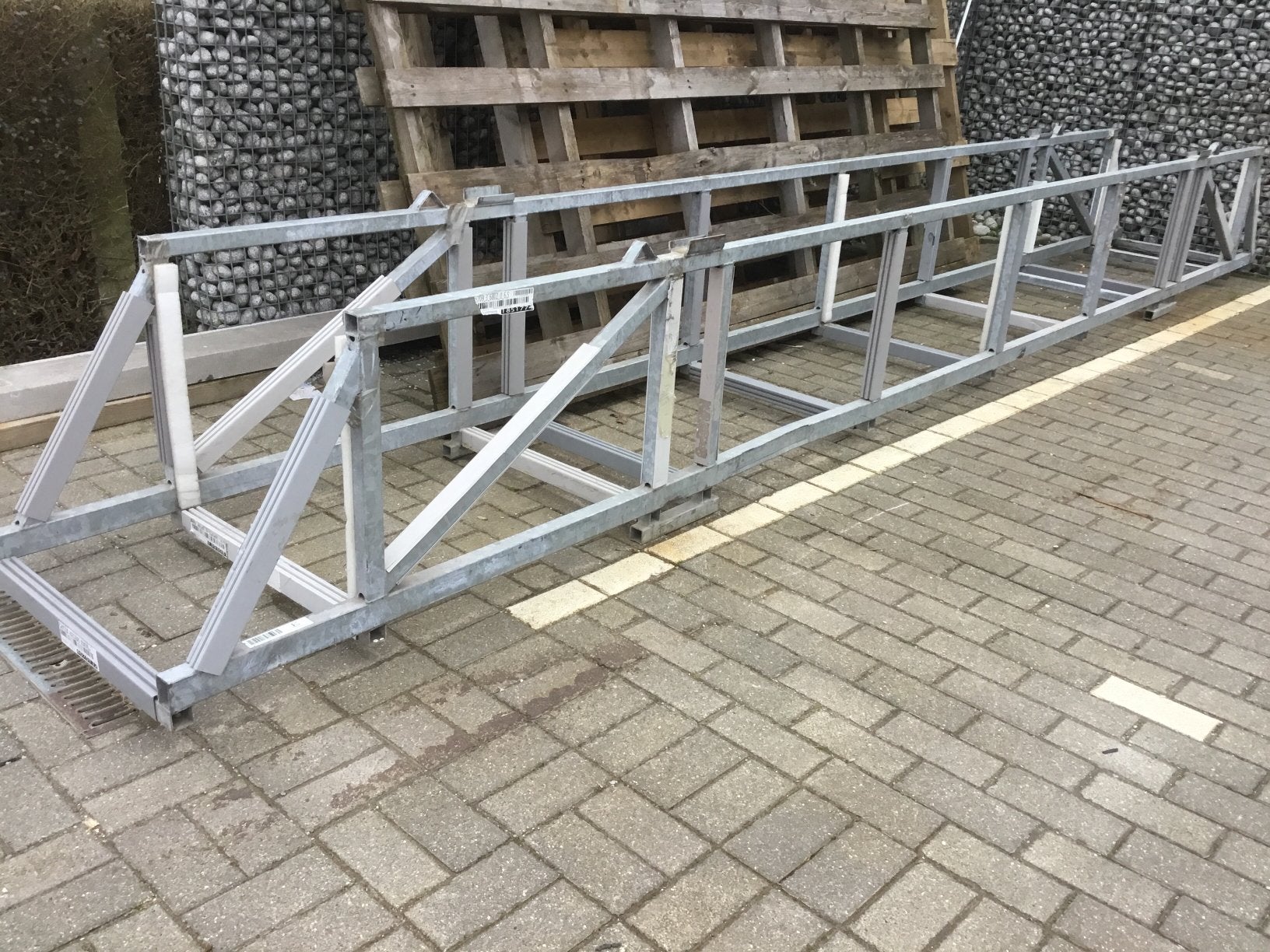 Lang materiaal container, Ophalen