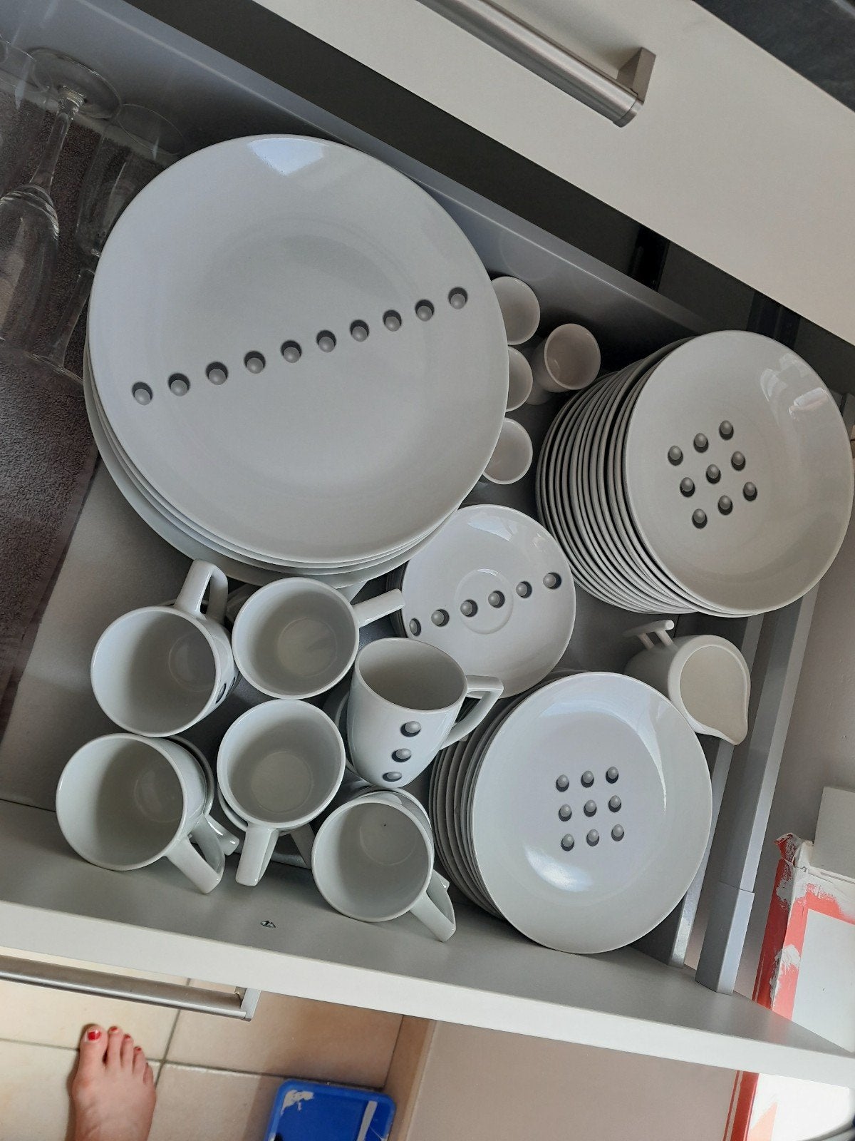 proper servies compleet, Enlèvement