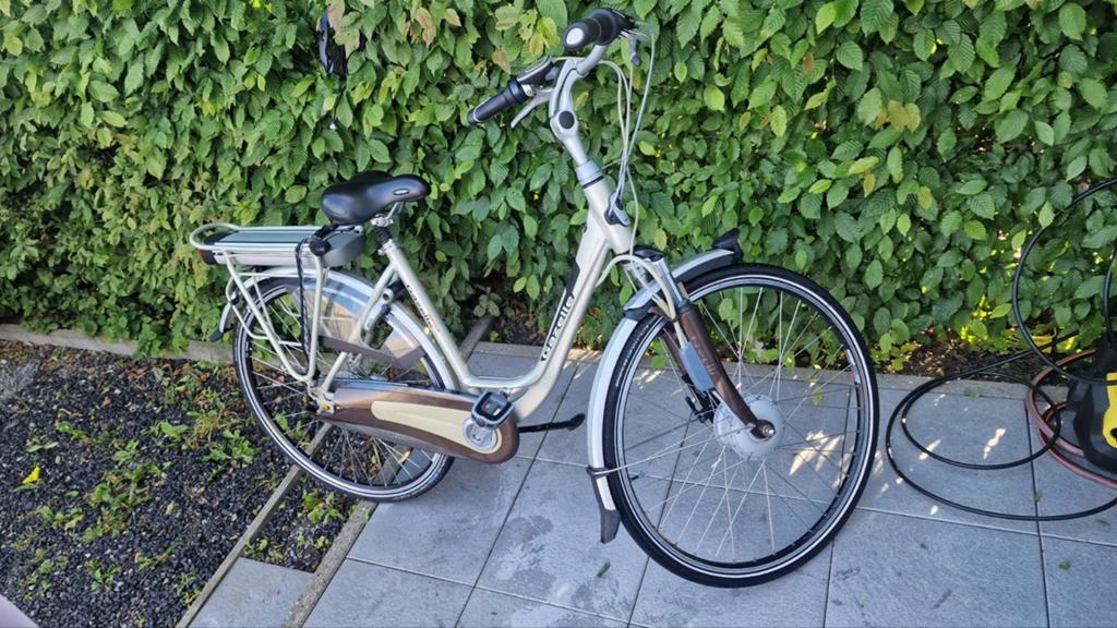 Electrische damesfiets merk Gazelle, Ophalen, Gebruikt, 47 tot 51 cm, 50 km per accu of meer