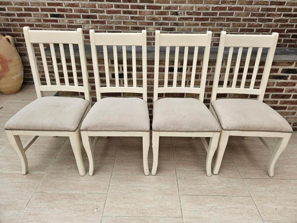 4 chaises en bois blanc, Enlèvement