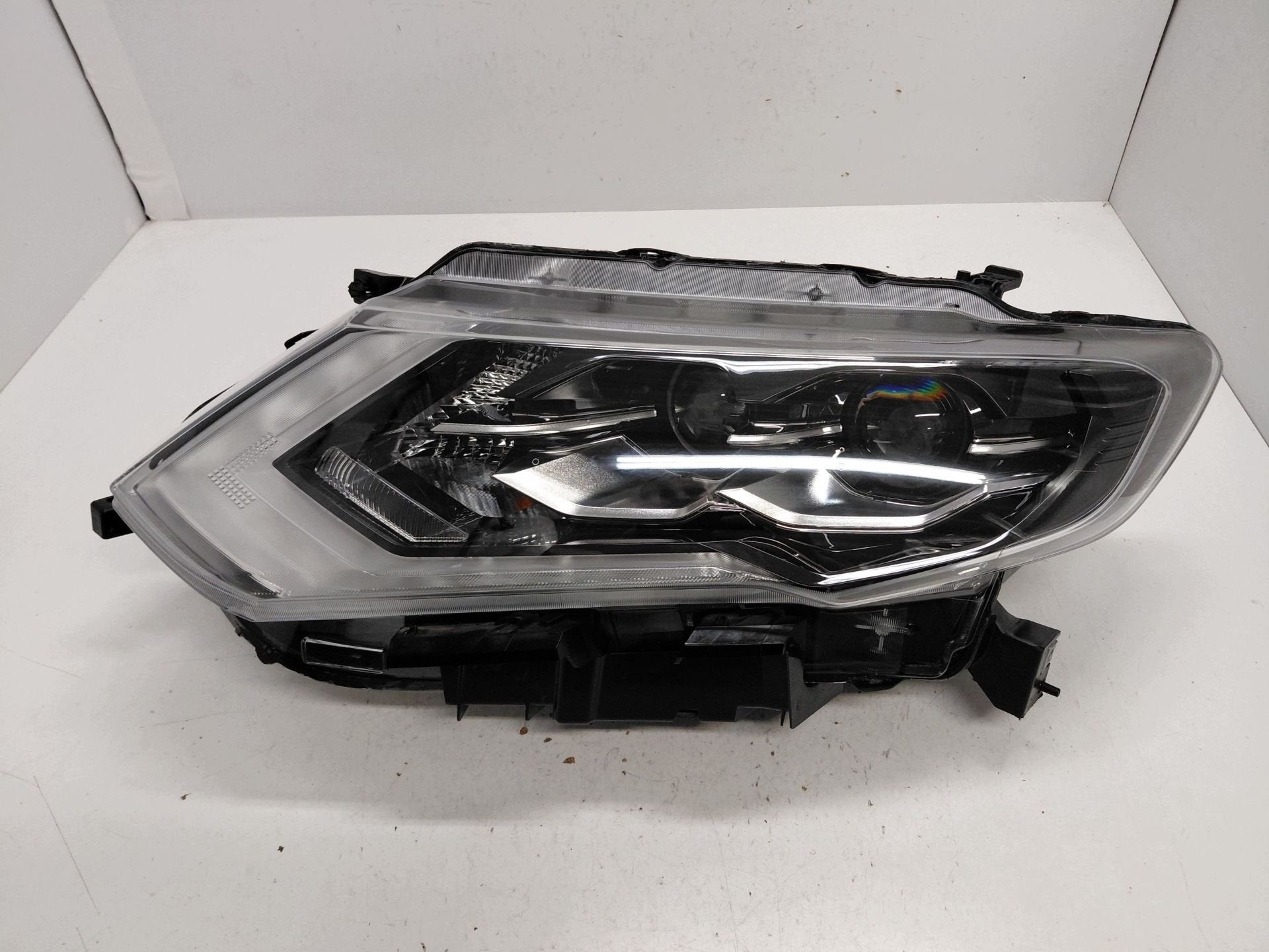 Phare gauche Nissan X-Trail, Nissan Motor Co., Ltd., Takashima 1-chome 1-1
220-8686  Yokohama, Utilisé, NISSAN_SR@mail.nissan.co.jp