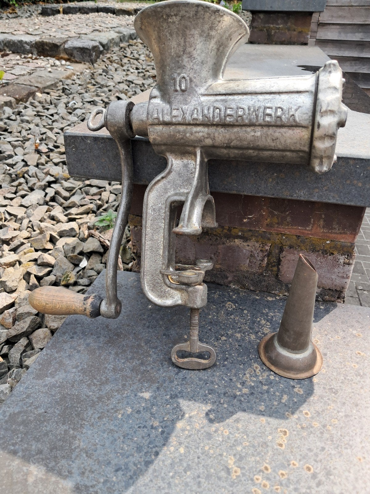 Retro vleesmolen ALEXANDERWERK nr 10, Ophalen