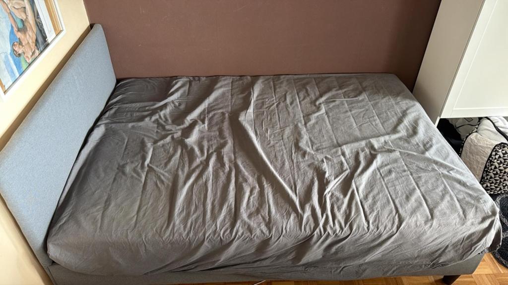 Lit Gris Ikea + Matelas (Prix négociable), Enlèvement, Gris