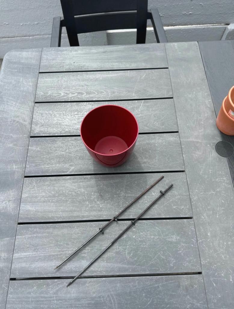 Bloempot met plantenstokken ~ diameter 16 cm, Tuin en Terras, Overige materialen, Gebruikt, Vierkant, Ophalen of Verzenden