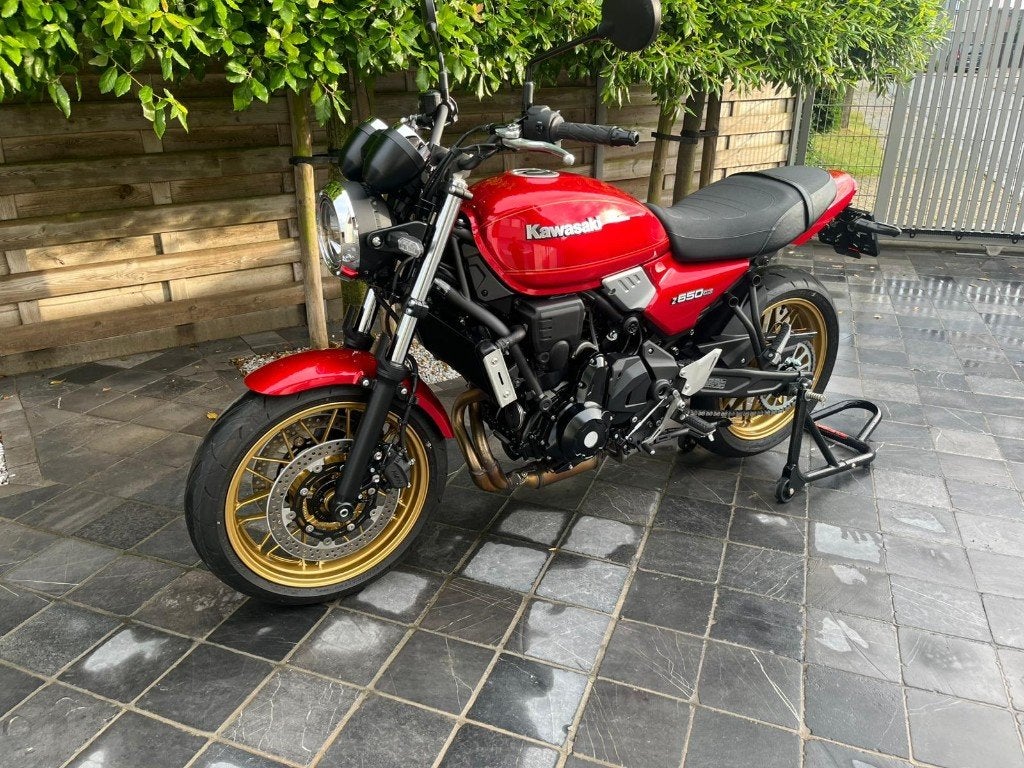 Kawasaki z650rs **1700km**6/2024** nieuwe staat !! **, 2 cilinders, Nieuw, Bedrijf, Meer dan 35 kW