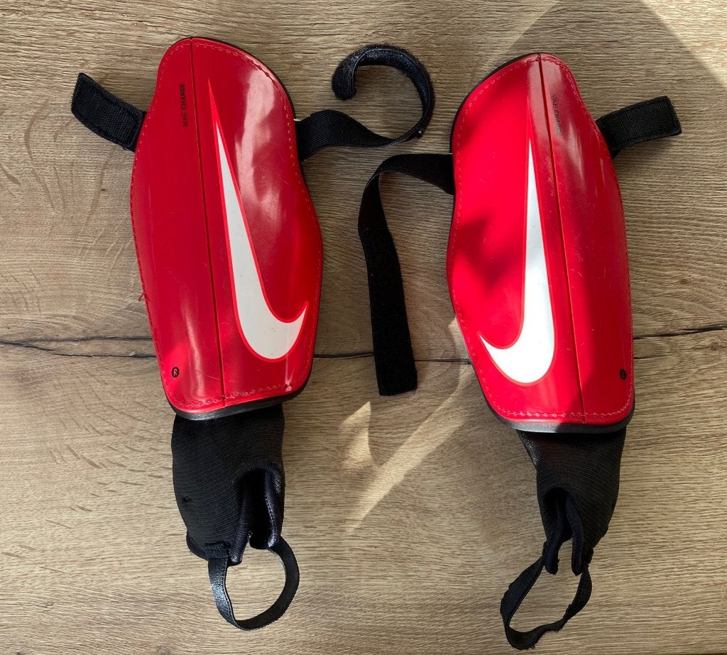 Protège-tibias Nike Charge 160–170 cm (M), Taille M, Enlèvement ou Envoi, Comme neuf, Autres types