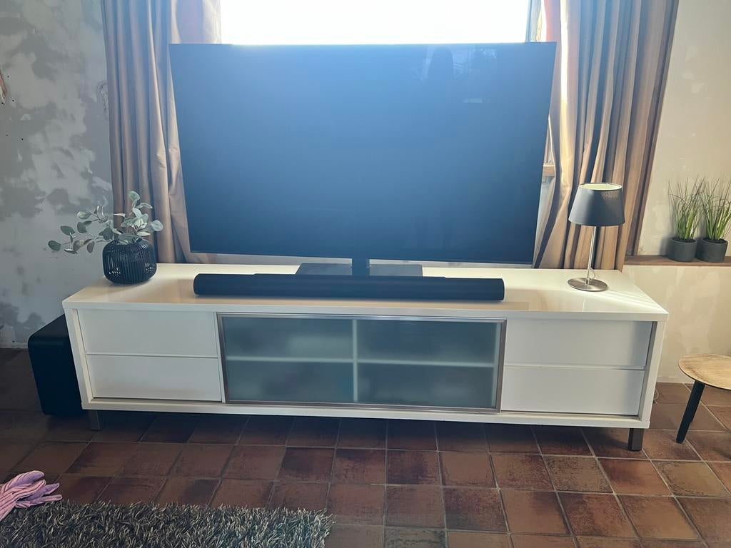Witte tv-kast in laké, Enlèvement, Utilisé