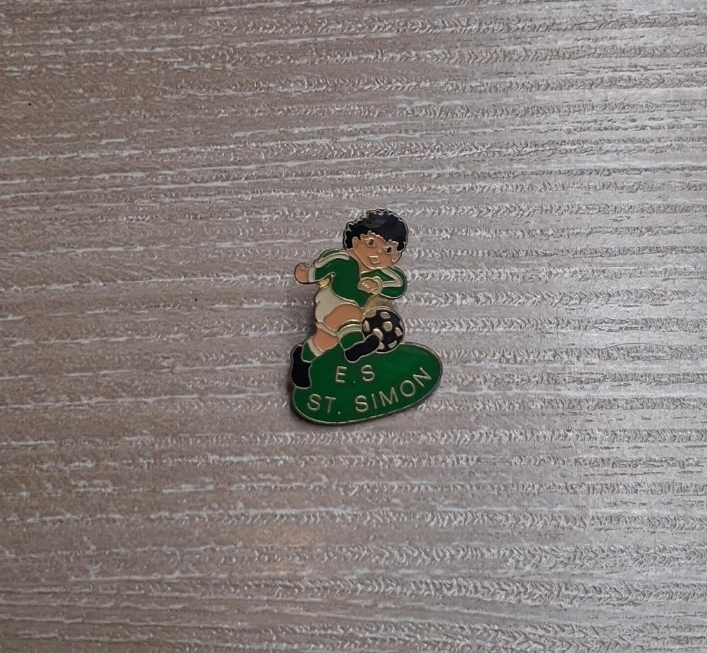 PIN - VOETBAL - FOOTBALL, Verzamelen, Speldjes, Pins en Buttons, Verzenden, Gebruikt, Sport, Speldje of Pin