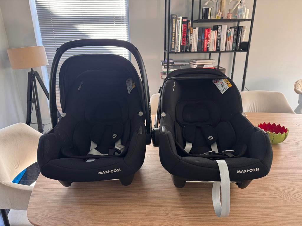 2 Maxi-Cosi autostoelen + Isofix bases – ook apart te koop, Kinderen en Baby's, Tweelingen en Meerlingen, Zo goed als nieuw, Ophalen