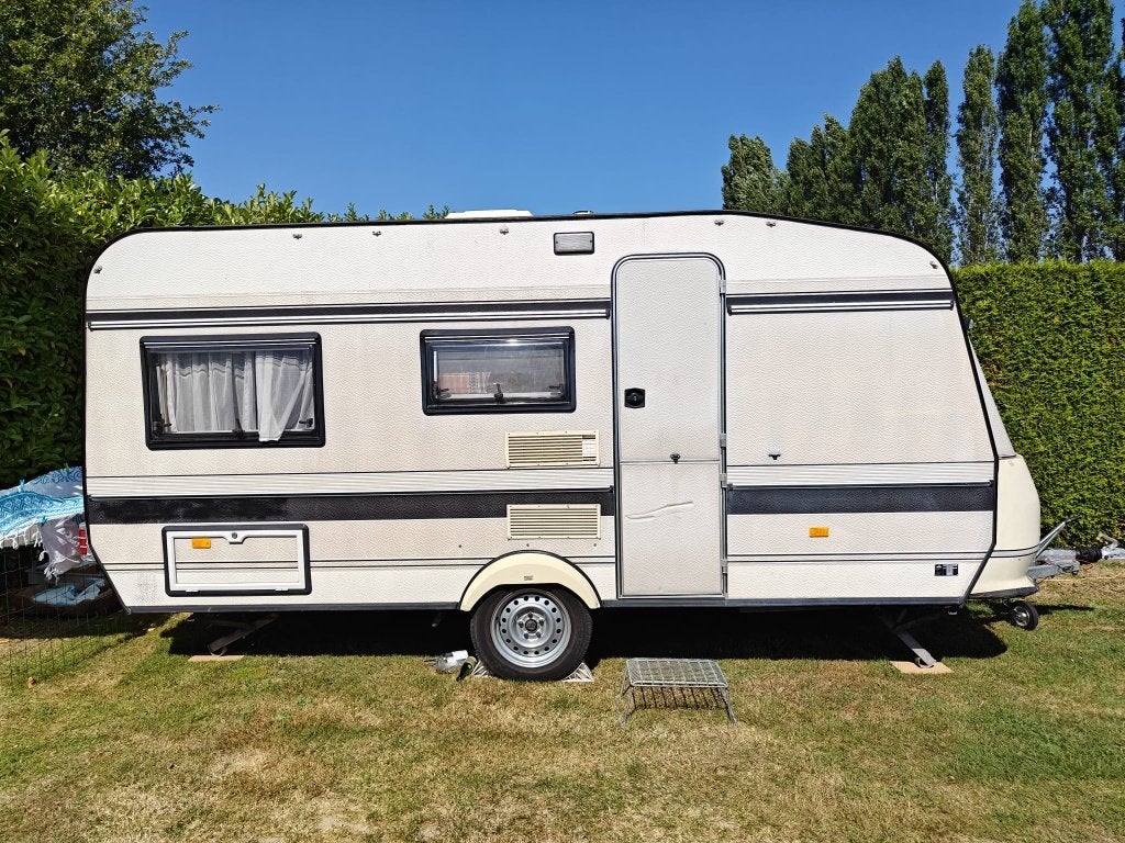 Caravane hobby 460, Caravanes & Camping, Caravanes, Jusqu'à 4, Coin salon convertible, Hobby, 750 - 1000 kg