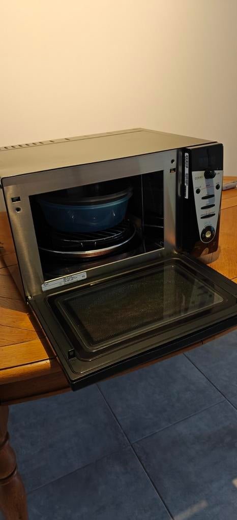 Micro-ondes Whirlpool, plus rôtissoire, Croustillant, Enlèvement, Utilisé, 45 à 60 cm