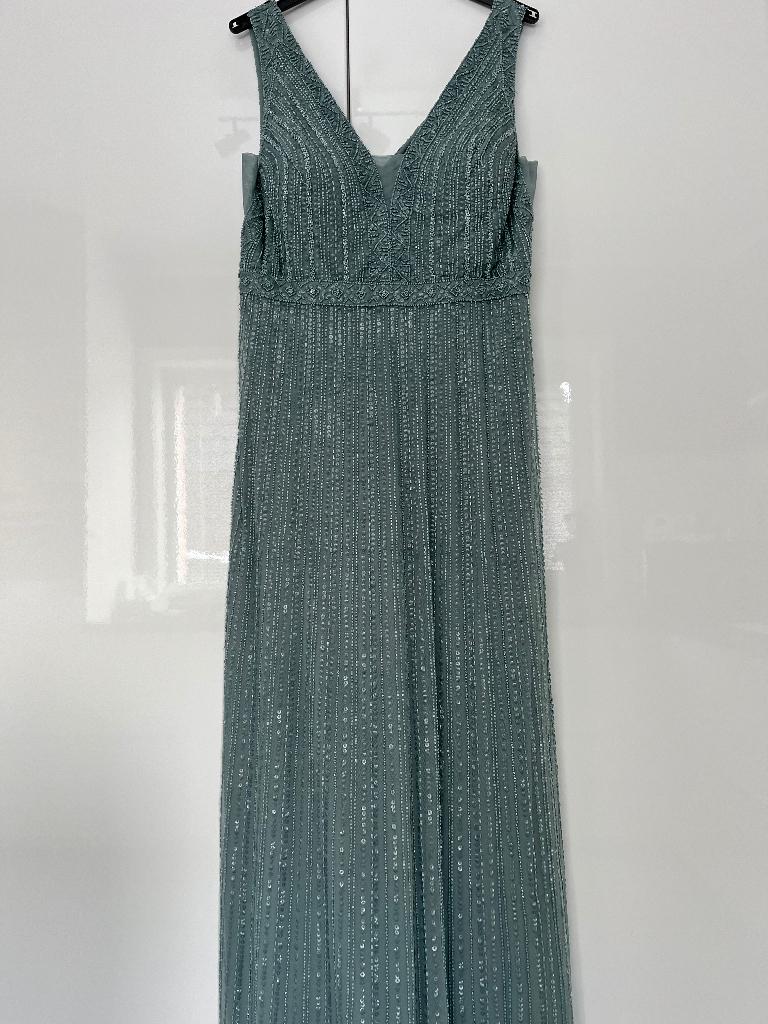 Prachtige oudgroene gala jurk m 42 gekocht bij E&R wedding, Kleding | Dames, Jurken, Ophalen, Maat 42/44 (L), Nieuw, Marvil barcelona