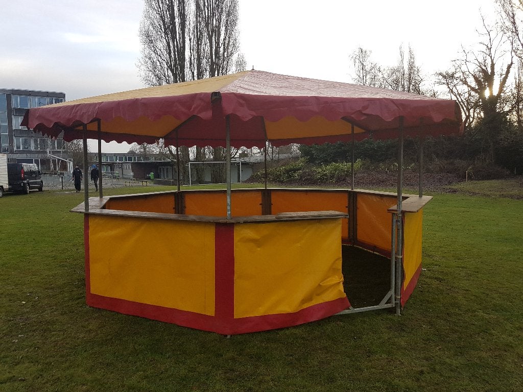 Tent te huur, Enlèvement