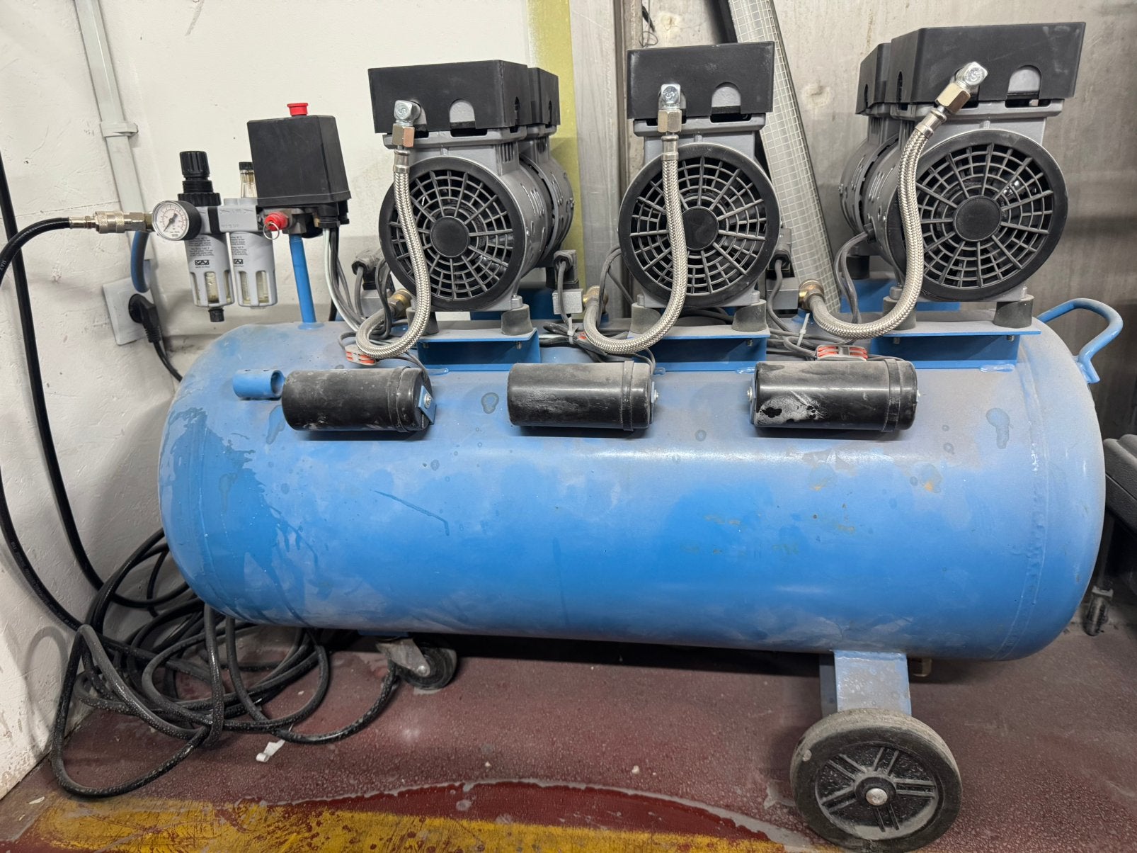 Compressor 100L low noise., Doe-het-zelf en Bouw, 100 liter of meer, Ophalen, Zo goed als nieuw