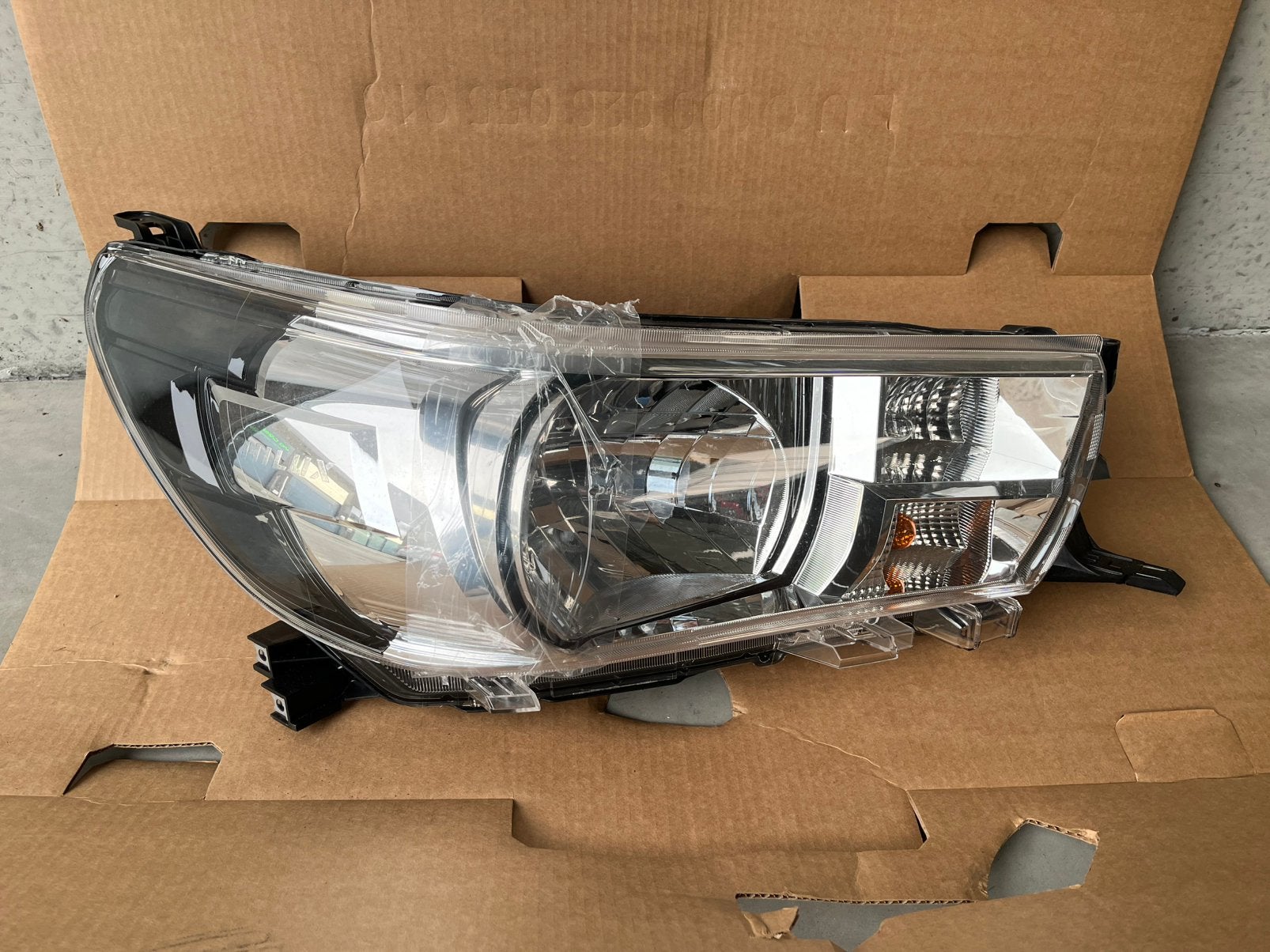 Feux avant pour Toyota Hilux Extra Cab VIII (2016-2024), Enlèvement, Neuf, Toyota