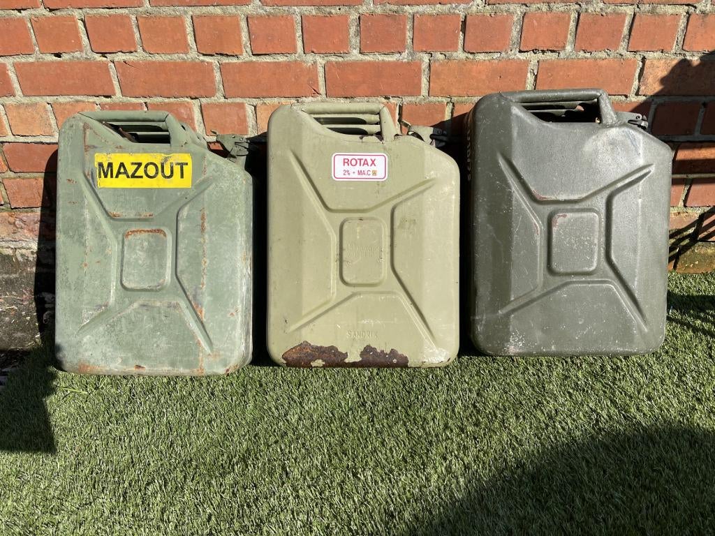 Jerrycan uit de jaren 1945, Antiquités & Art, Antiquités | Outils & Instruments, Enlèvement ou Envoi