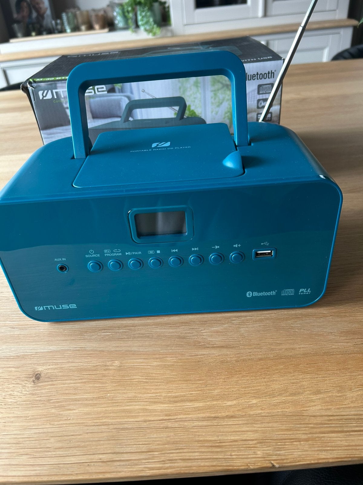 Gloednieuwe sterke radio-cd Muse M-30 BTB prachtig geluid, Audio, Tv en Foto, Ophalen of Verzenden, Nieuw, Radio, Met cd-speler