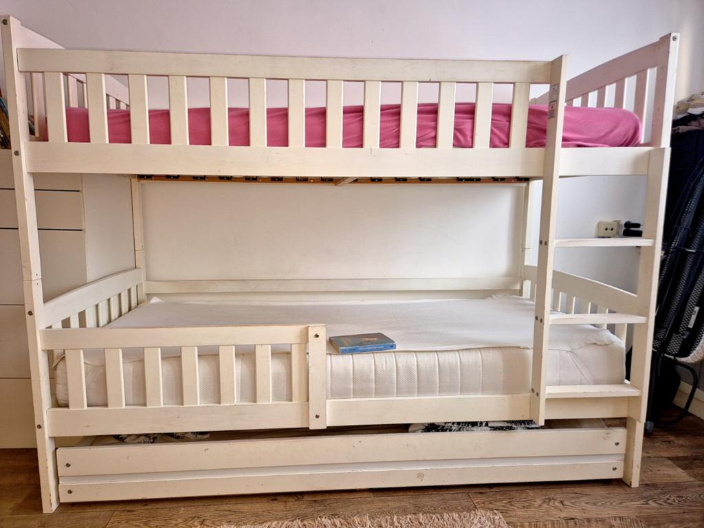 Stapelbed voor 3, Enlèvement, Lits superposés