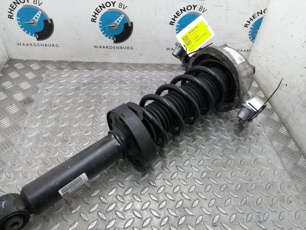 VOLKSWAGEN TOUAREG VEERPOOT / SCHOKBREKER LA 2015, Ophalen of Verzenden, Gebruikt, Stiba lid