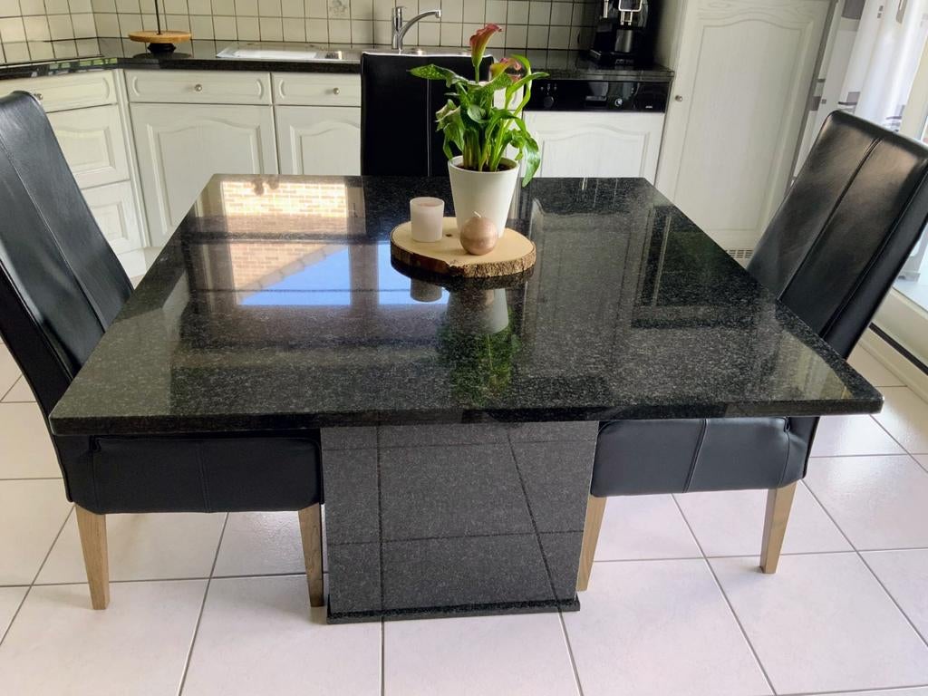 Granieten tafel, Ophalen, Zo goed als nieuw